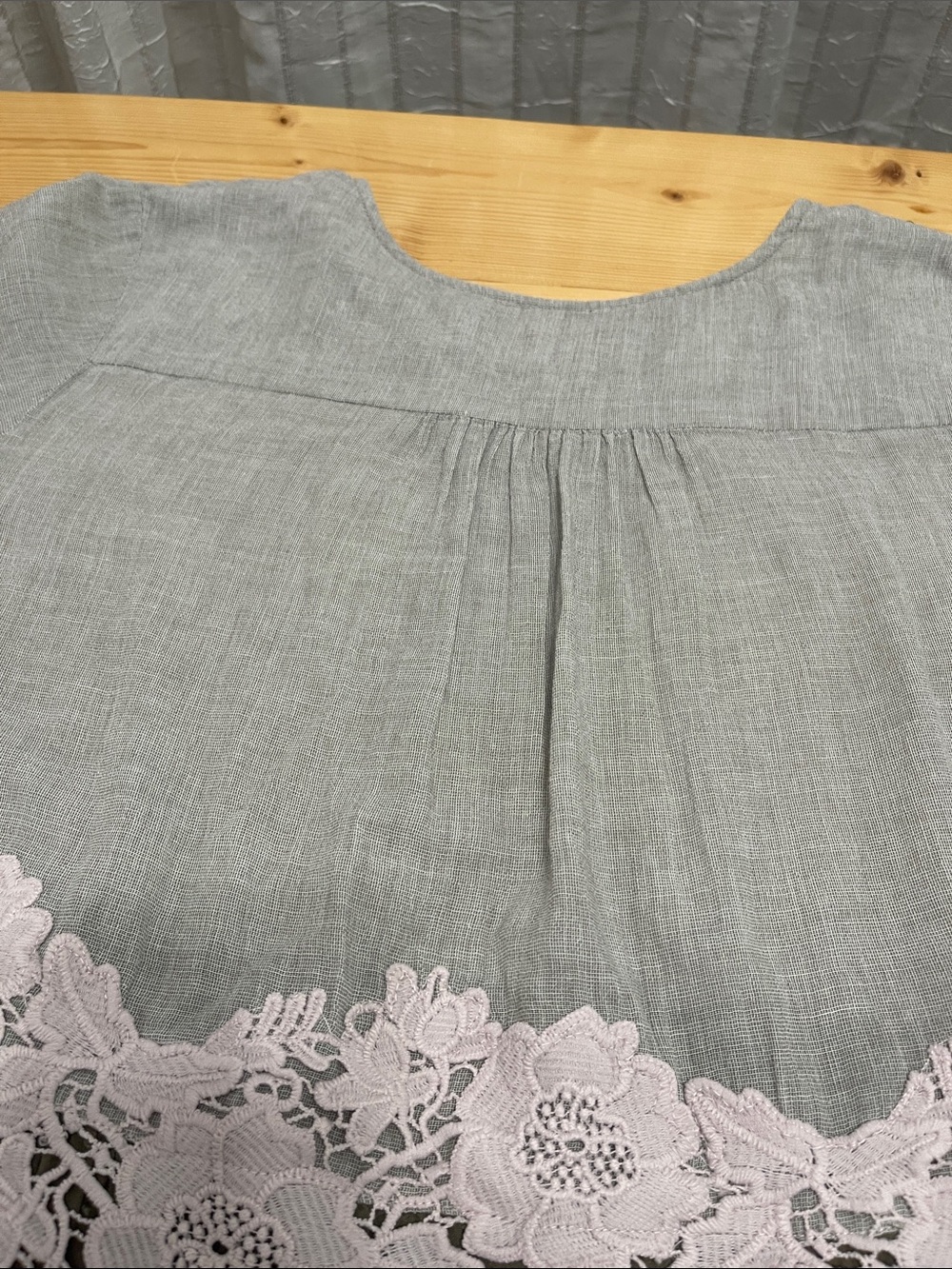 LOGO Lavish Boho Mixed Media Lace Embroidery Tunic Top Gray Olive Green Tiered M - Picture 15 of 16